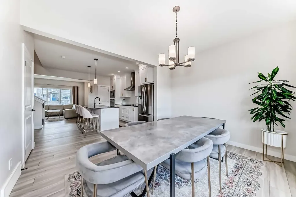 1104 Bayview Gardens SW Airdrie AB T4B 5K4