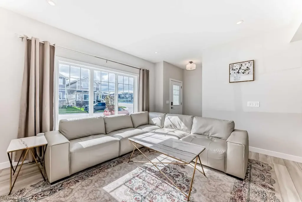 1104 Bayview Gardens SW Airdrie AB T4B 5K4