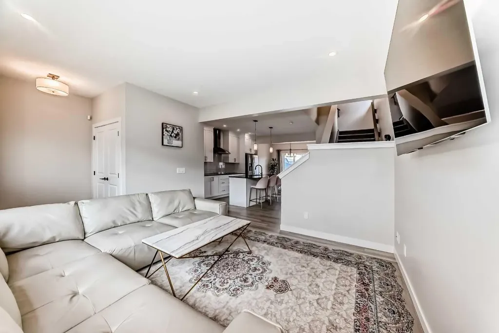1104 Bayview Gardens SW Airdrie AB T4B 5K4