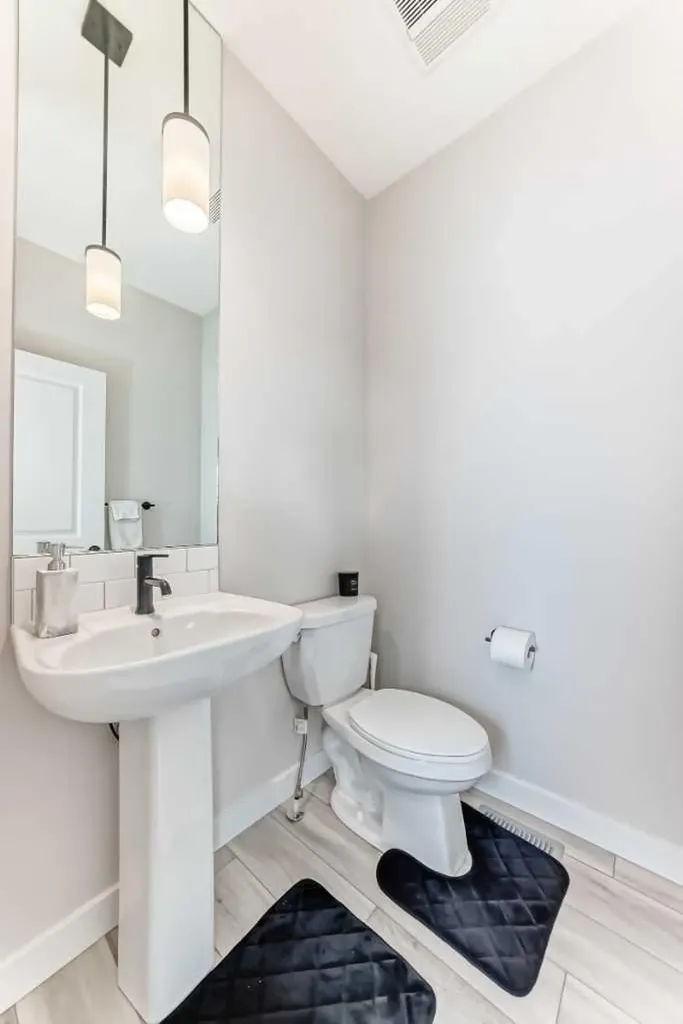 1104 Bayview Gardens SW Airdrie AB T4B 5K4