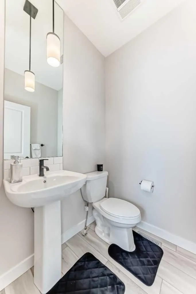 1104 Bayview Gardens SW Airdrie AB T4B 5K4