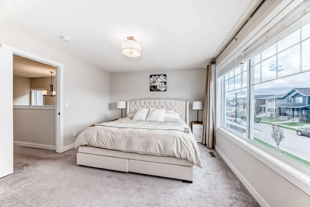 1104 Bayview Gardens SW Airdrie AB T4B 5K4