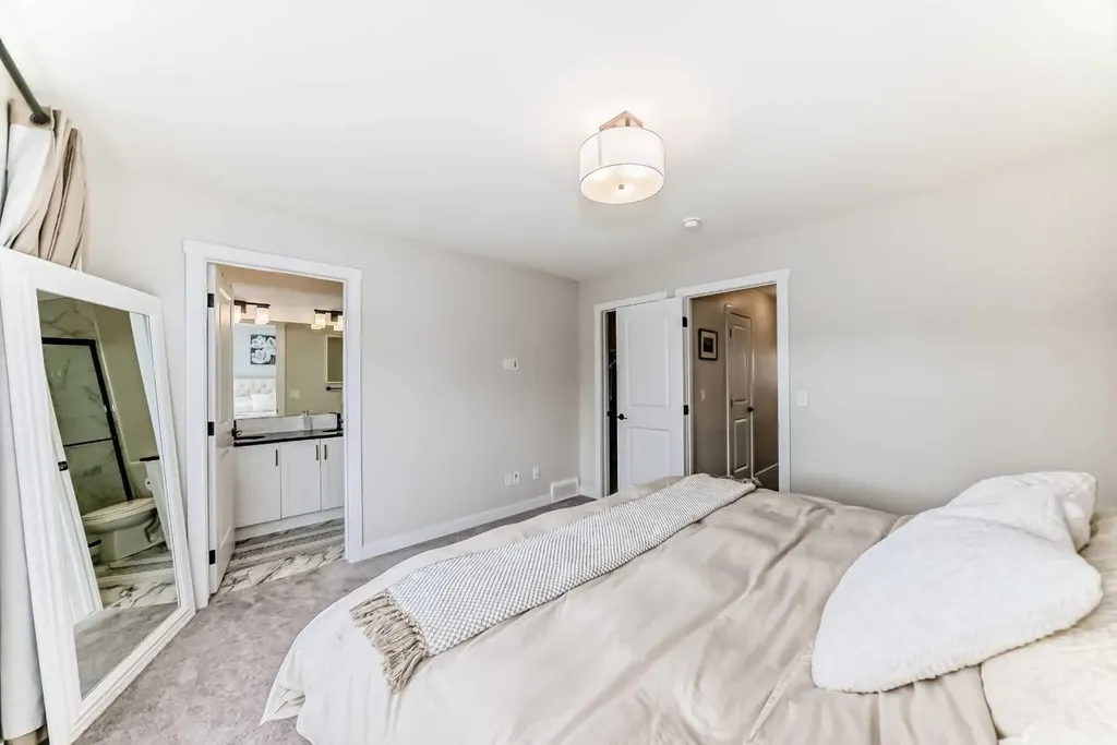 1104 Bayview Gardens SW Airdrie AB T4B 5K4