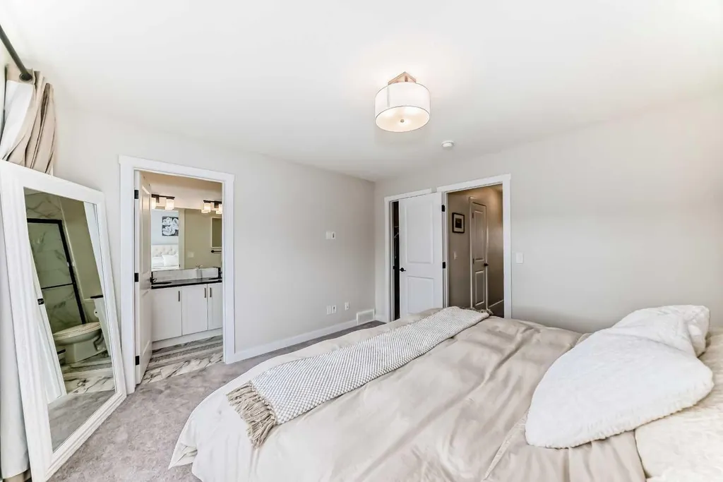 1104 Bayview Gardens SW Airdrie AB T4B 5K4