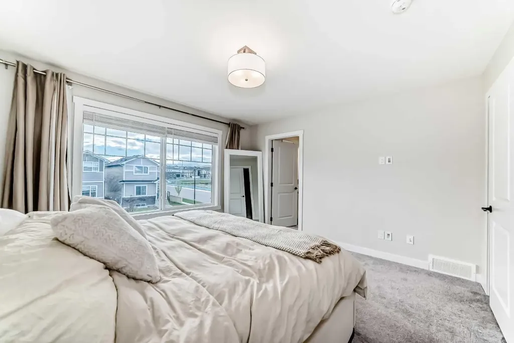 1104 Bayview Gardens SW Airdrie AB T4B 5K4