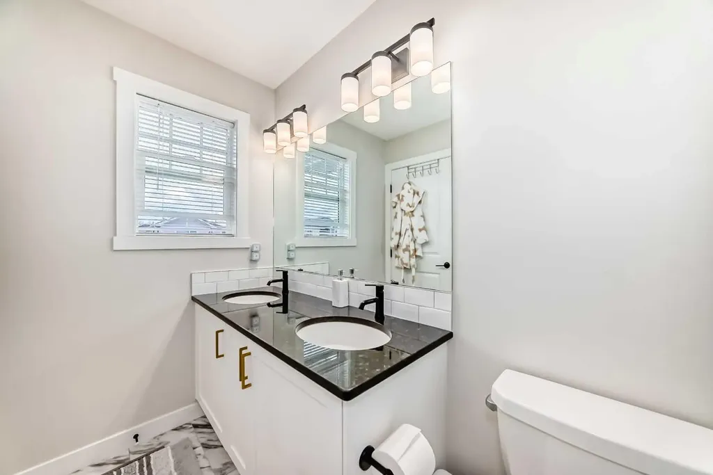 1104 Bayview Gardens SW Airdrie AB T4B 5K4