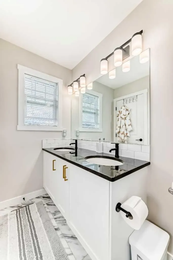 1104 Bayview Gardens SW Airdrie AB T4B 5K4