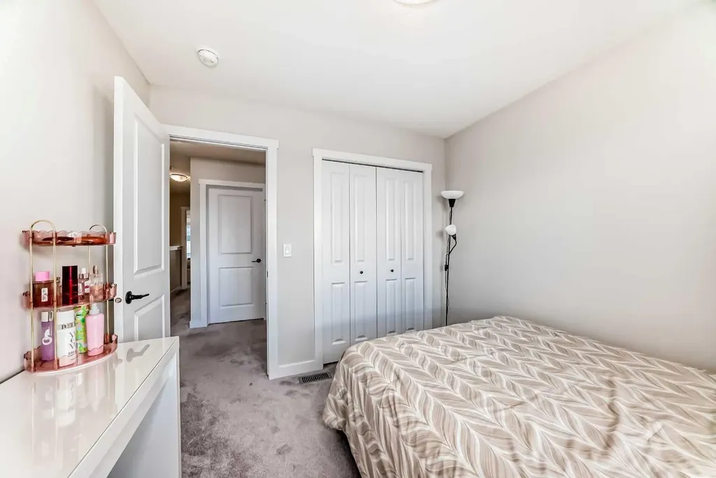 1104 Bayview Gardens SW Airdrie AB T4B 5K4