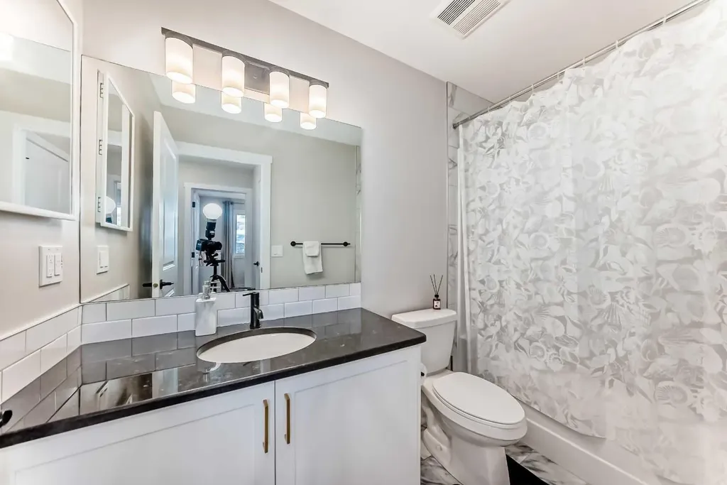 1104 Bayview Gardens SW Airdrie AB T4B 5K4