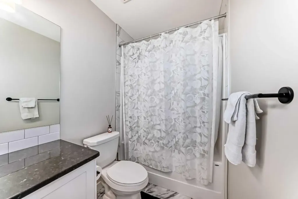 1104 Bayview Gardens SW Airdrie AB T4B 5K4