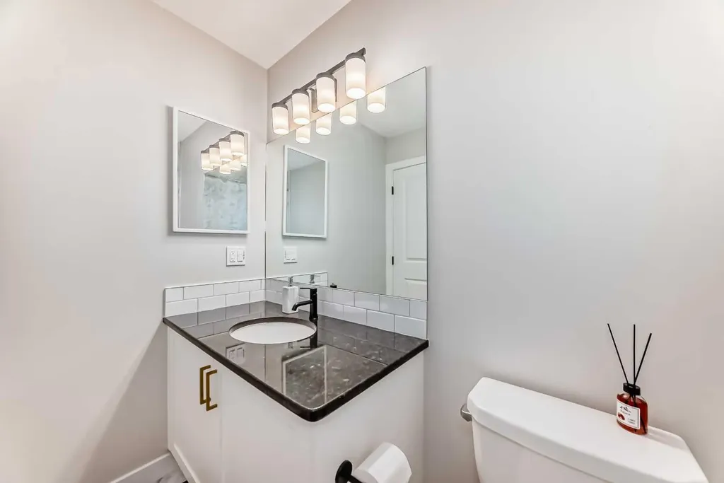 1104 Bayview Gardens SW Airdrie AB T4B 5K4