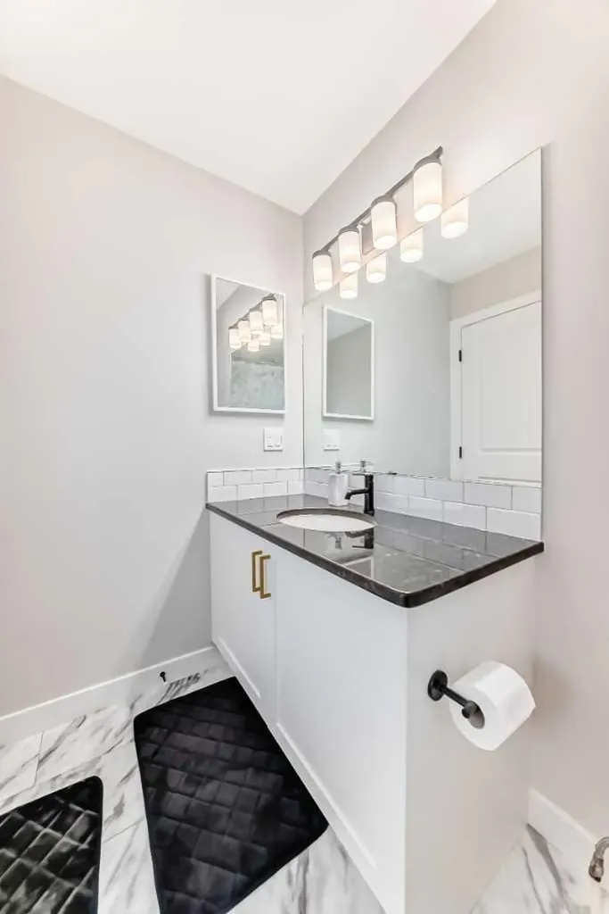 1104 Bayview Gardens SW Airdrie AB T4B 5K4