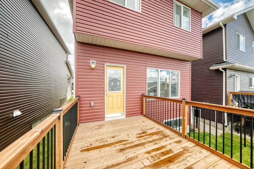 1104 Bayview Gardens SW Airdrie AB T4B 5K4