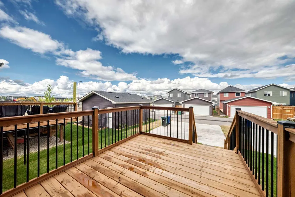 1104 Bayview Gardens SW Airdrie AB T4B 5K4