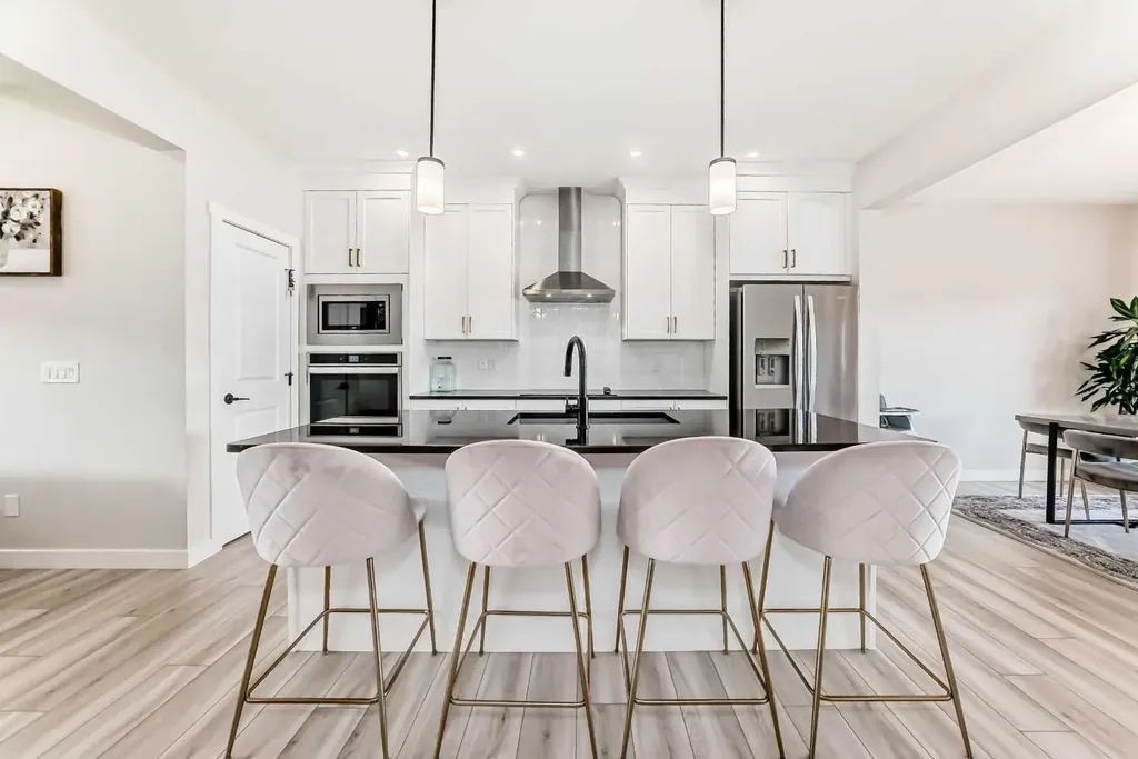 1104 Bayview Gardens SW Airdrie AB T4B 5K4