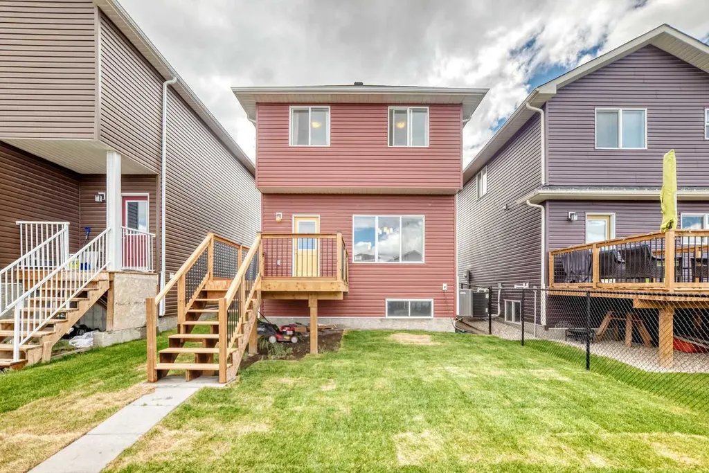1104 Bayview Gardens SW Airdrie AB T4B 5K4