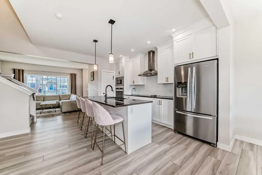 1104 Bayview Gardens SW Airdrie AB T4B 5K4