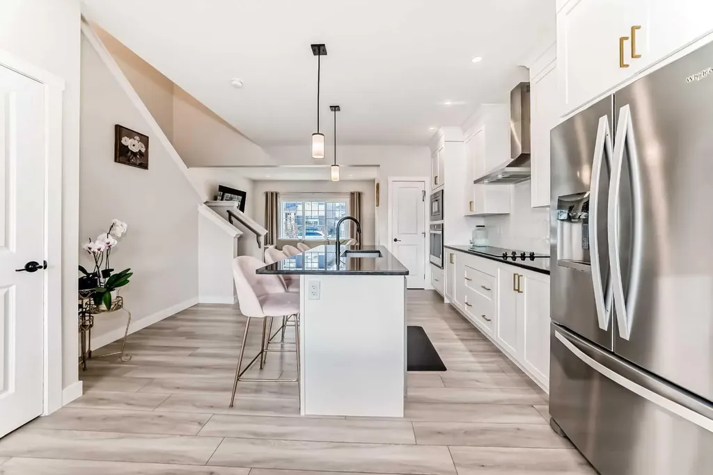 1104 Bayview Gardens SW Airdrie AB T4B 5K4