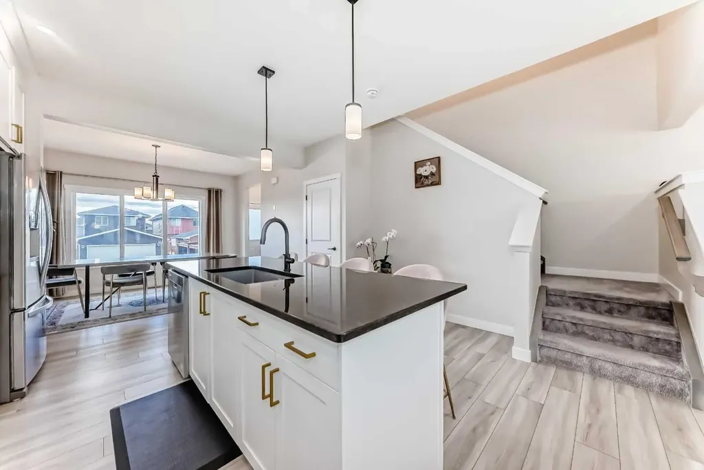 1104 Bayview Gardens SW Airdrie AB T4B 5K4