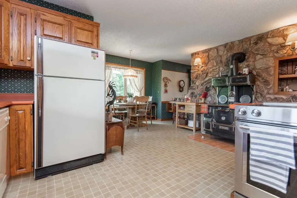28319 Township Road 384 Rural Red Deer County AB T4S 2A4
