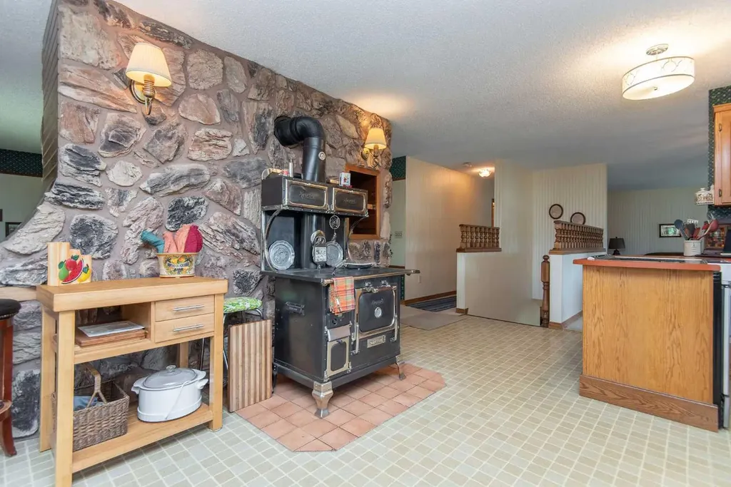 28319 Township Road 384 Rural Red Deer County AB T4S 2A4