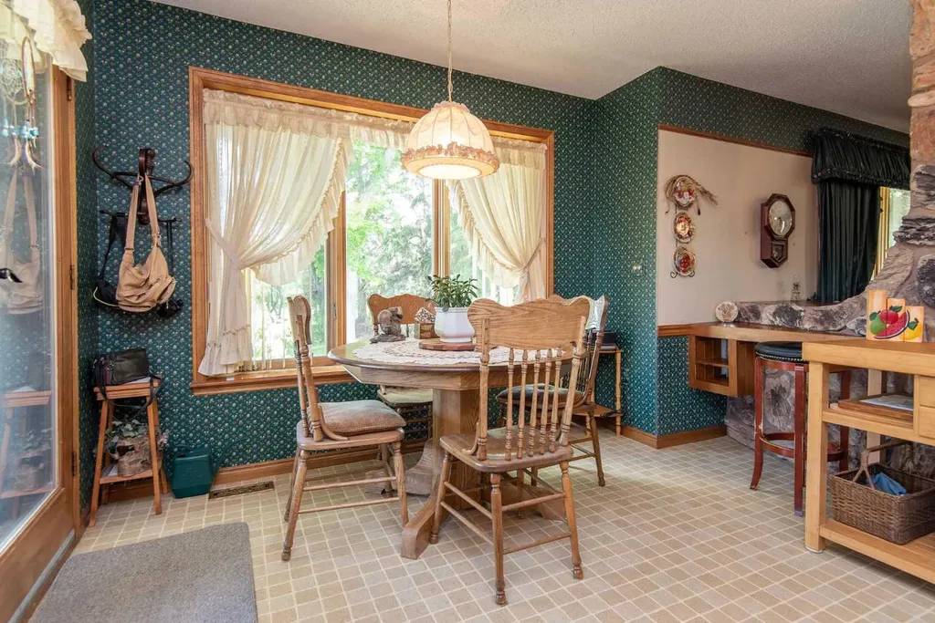 28319 Township Road 384 Rural Red Deer County AB T4S 2A4
