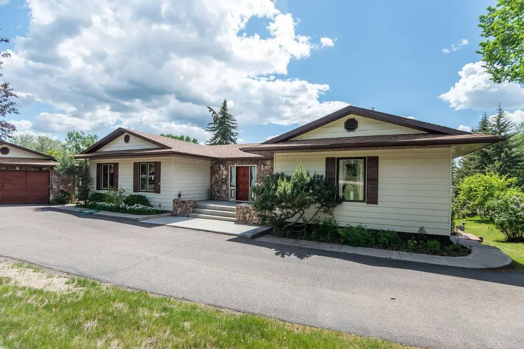 28319 Township Road 384 Rural Red Deer County AB T4S 2A4