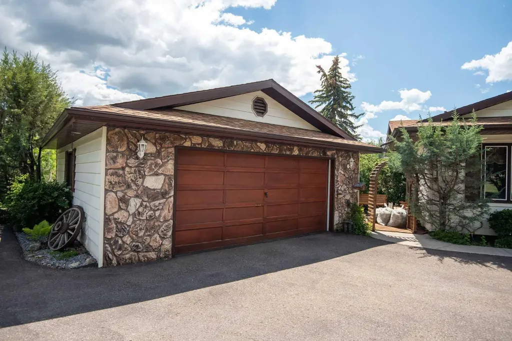 28319 Township Road 384 Rural Red Deer County AB T4S 2A4