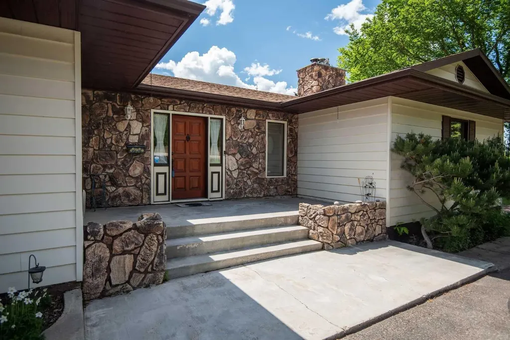 28319 Township Road 384 Rural Red Deer County AB T4S 2A4