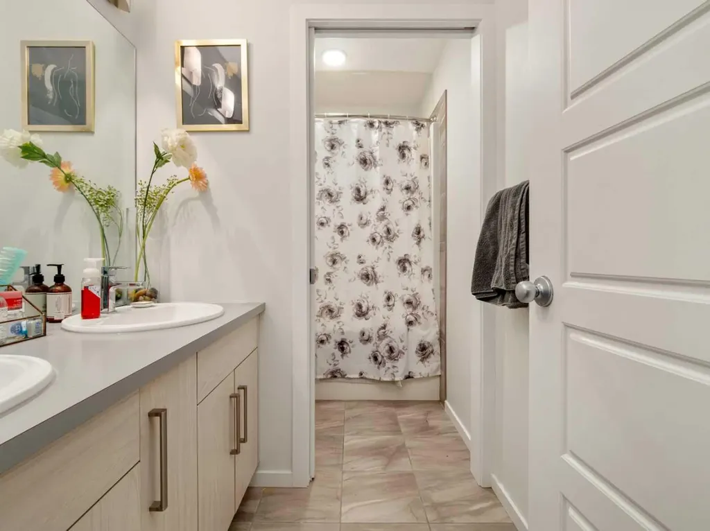 210 Firelight Way W Lethbridge AB T1J 5T3