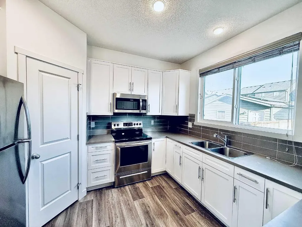 189 Carringvue Way NW Calgary AB T3P 1K6