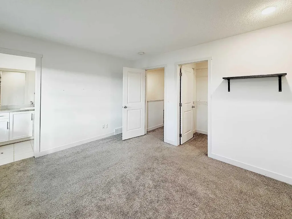 189 Carringvue Way NW Calgary AB T3P 1K6
