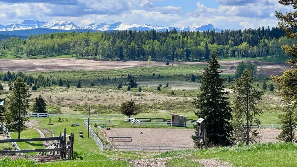 282175 Range Road 55 Rural Rocky View County AB T4C 2W1