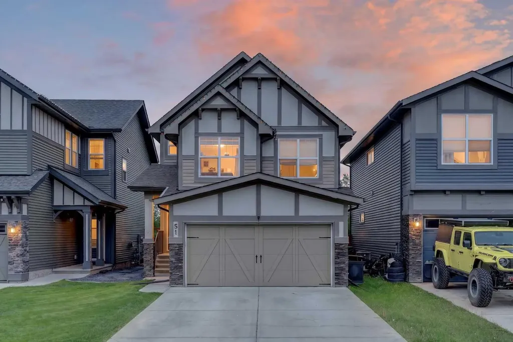 51 Buckskin Way Cochrane AB T4C 2P1