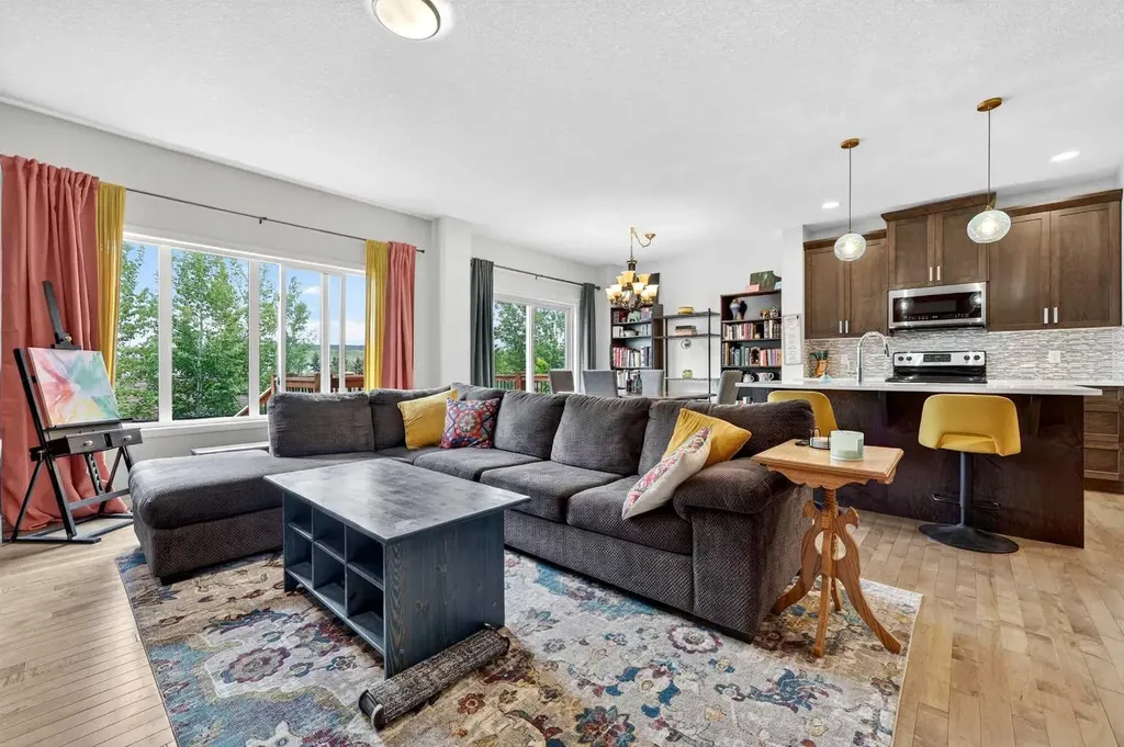 51 Buckskin Way Cochrane AB T4C 2P1