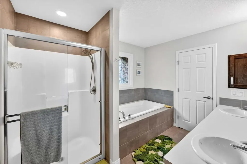 51 Buckskin Way Cochrane AB T4C 2P1