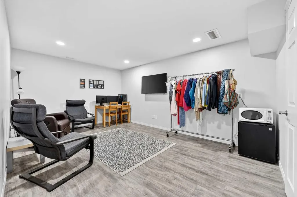 51 Buckskin Way Cochrane AB T4C 2P1