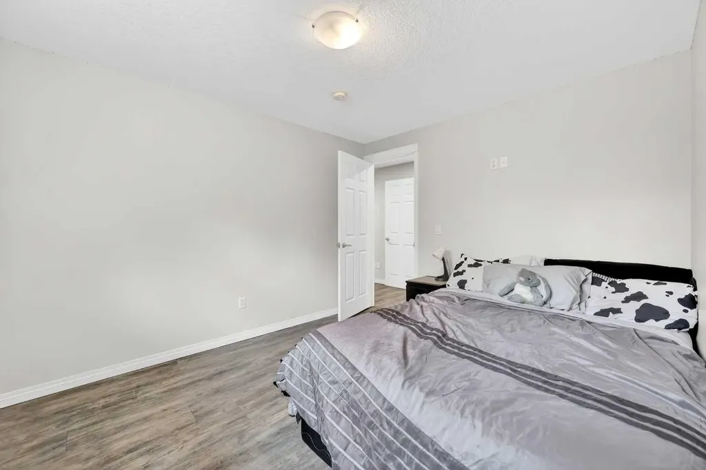 51 Buckskin Way Cochrane AB T4C 2P1
