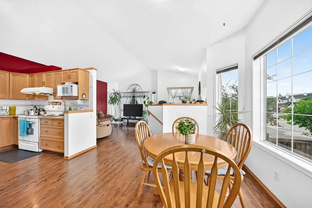 98 Country Hills Heights NW Calgary AB T3K4Y6