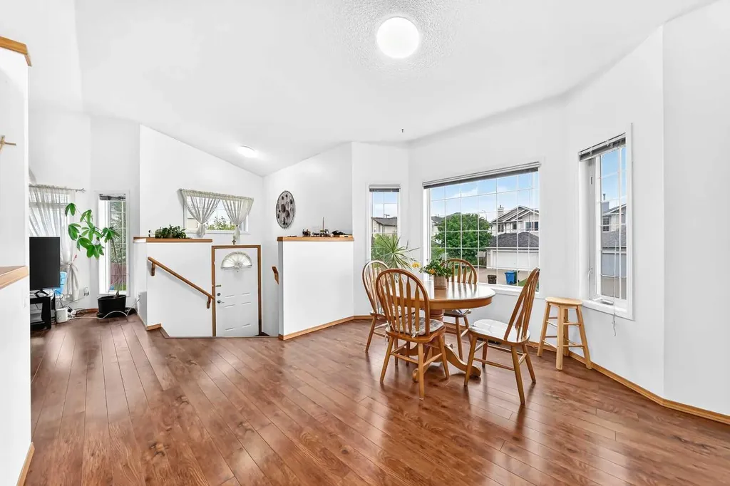 98 Country Hills Heights NW Calgary AB T3K4Y6