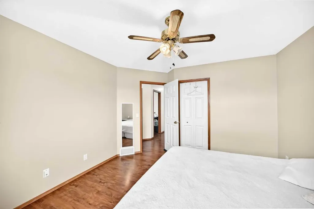 98 Country Hills Heights NW Calgary AB T3K4Y6