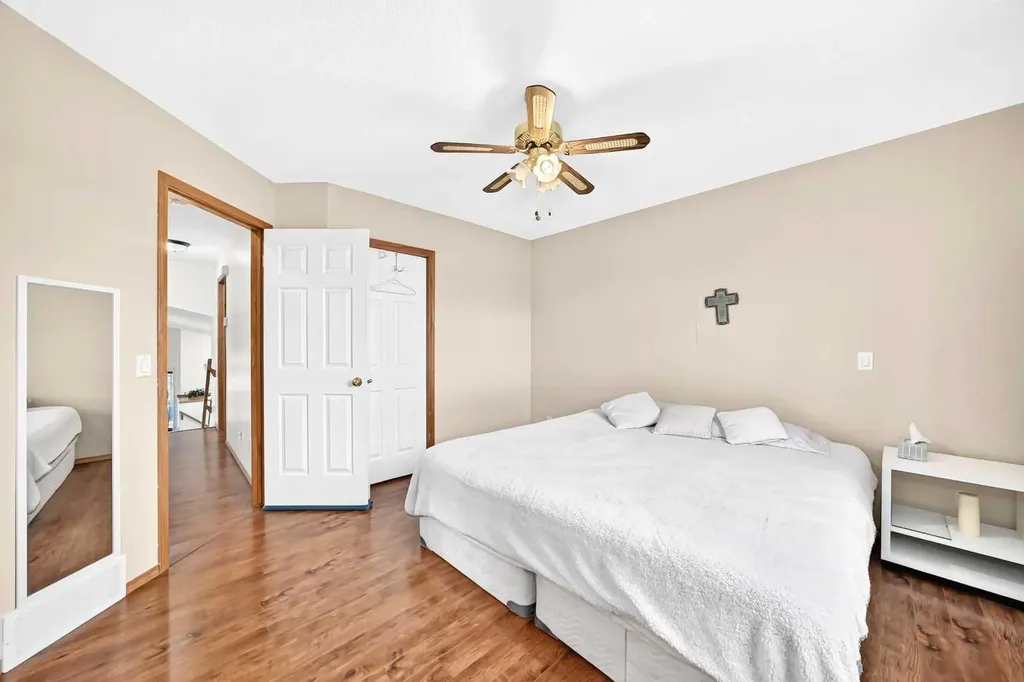 98 Country Hills Heights NW Calgary AB T3K4Y6