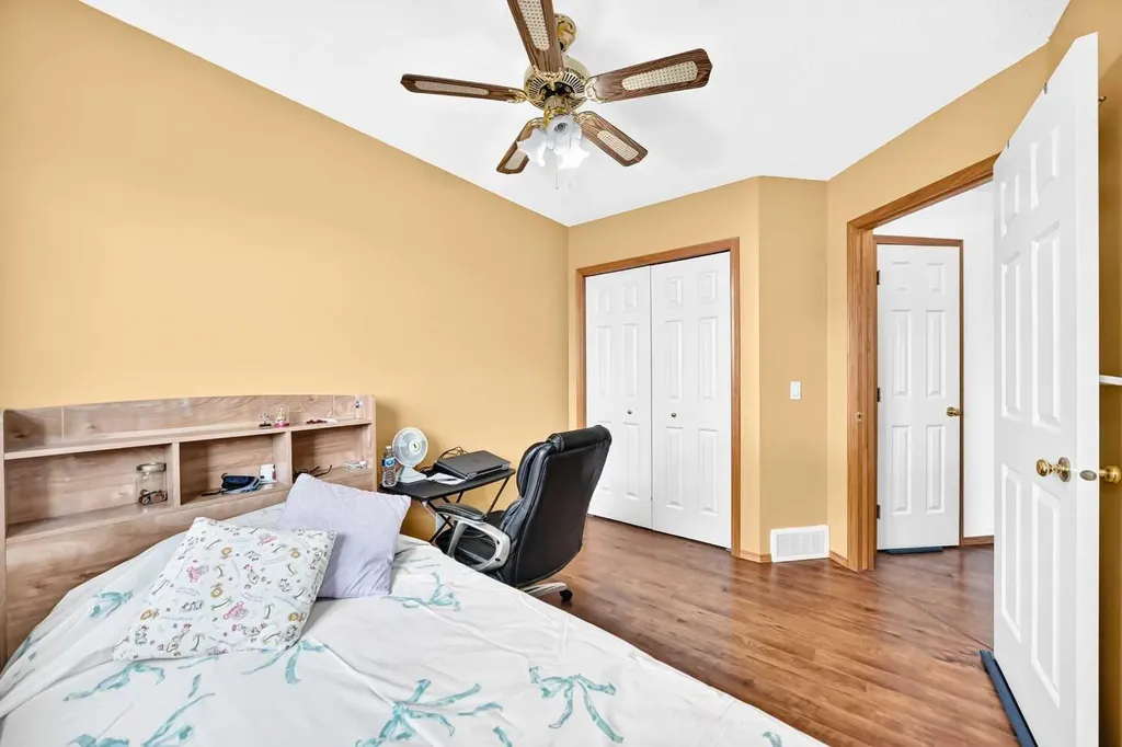 98 Country Hills Heights NW Calgary AB T3K4Y6