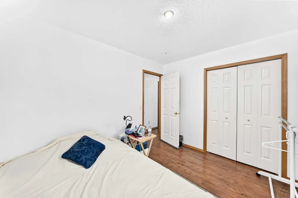98 Country Hills Heights NW Calgary AB T3K4Y6