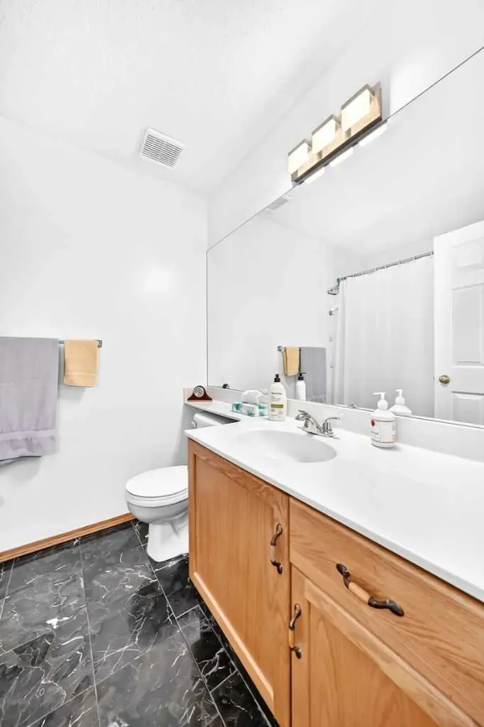 98 Country Hills Heights NW Calgary AB T3K4Y6