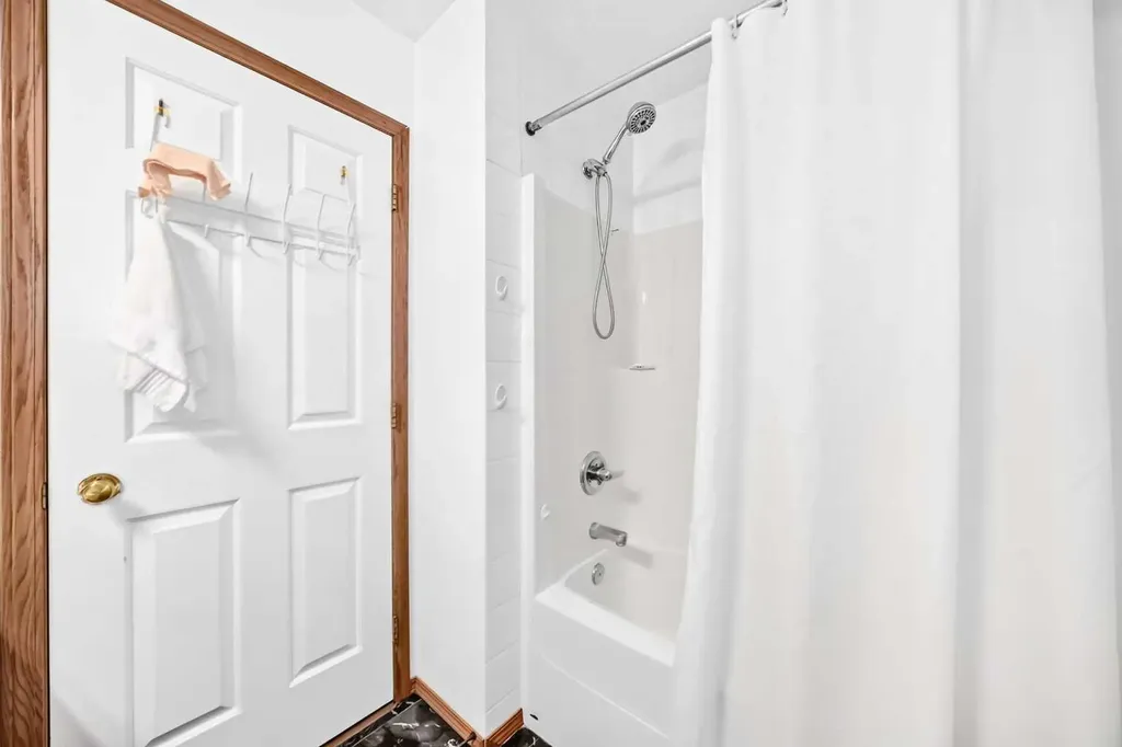 98 Country Hills Heights NW Calgary AB T3K4Y6