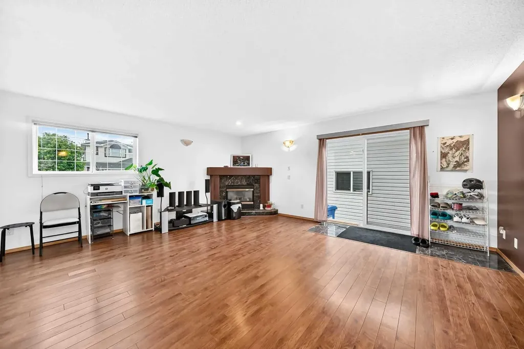 98 Country Hills Heights NW Calgary AB T3K4Y6