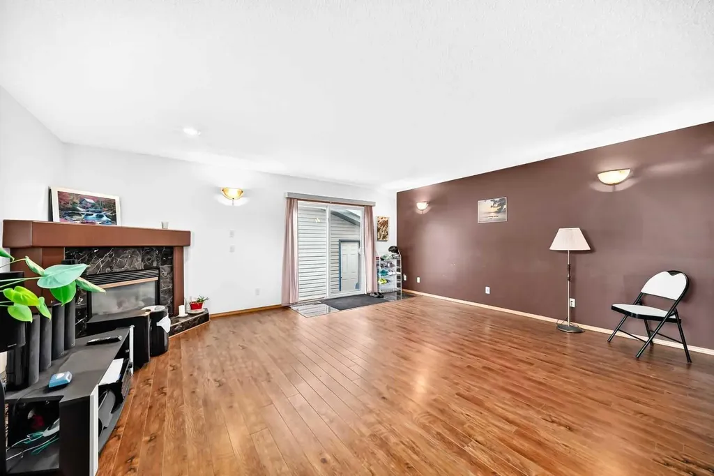 98 Country Hills Heights NW Calgary AB T3K4Y6