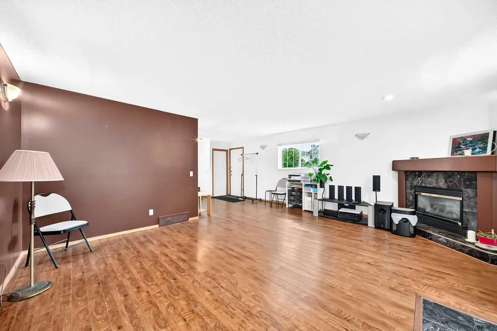 98 Country Hills Heights NW Calgary AB T3K4Y6