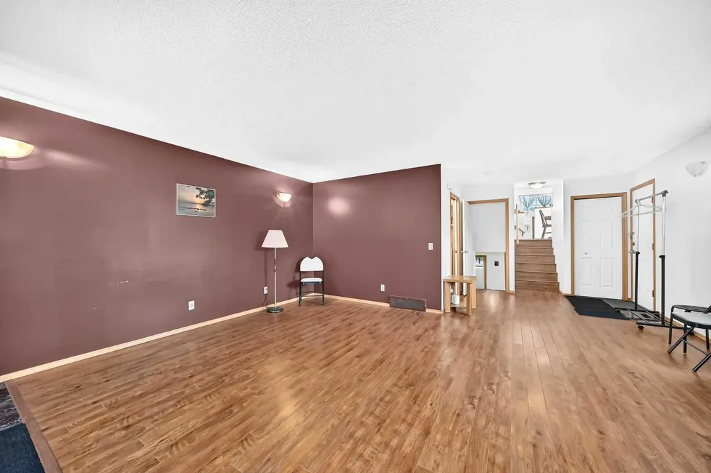98 Country Hills Heights NW Calgary AB T3K4Y6